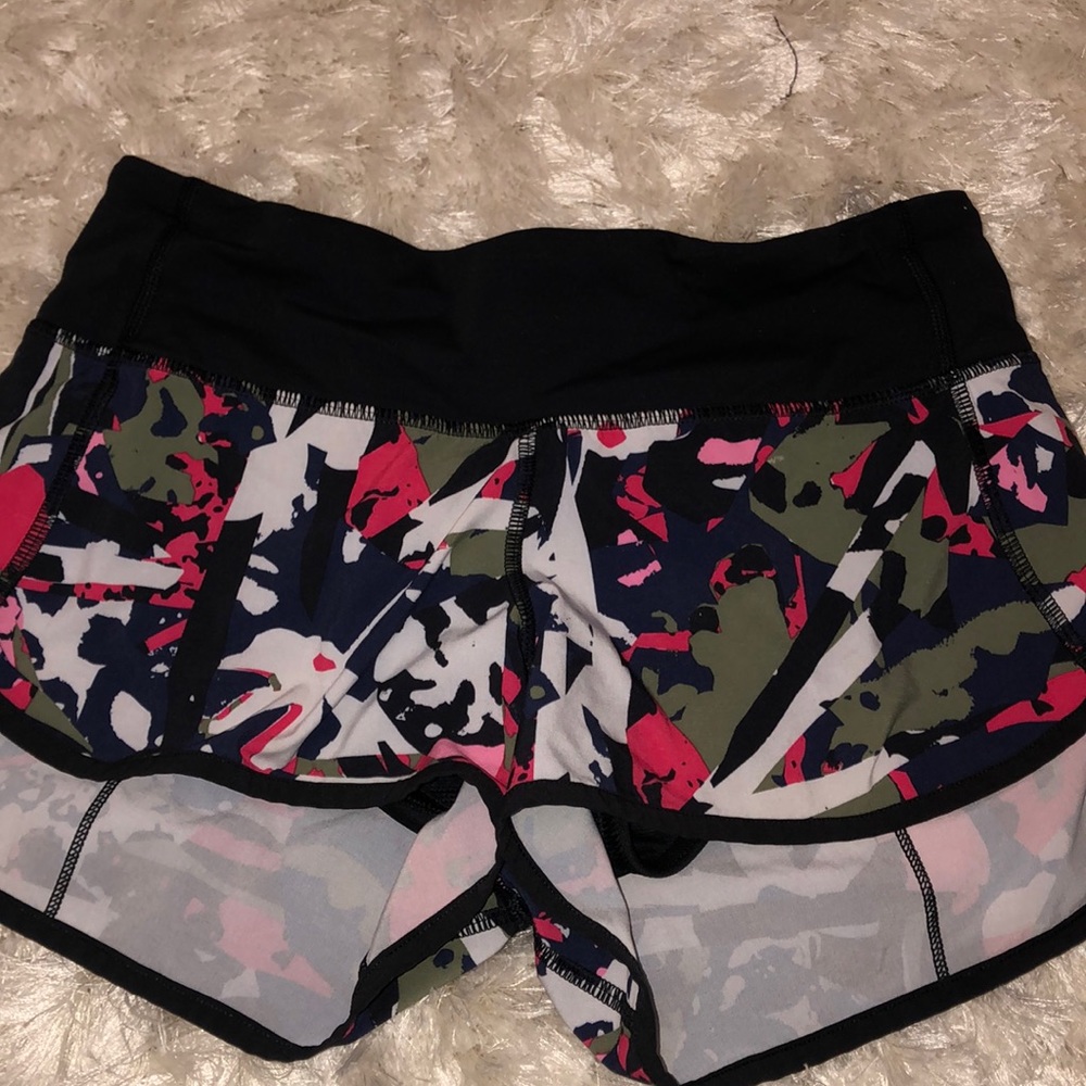 LULULEMON SHORTS SIZE 2